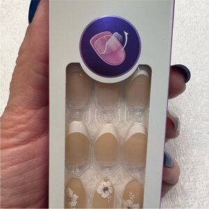 imPRESS Floral White Press-On Nails